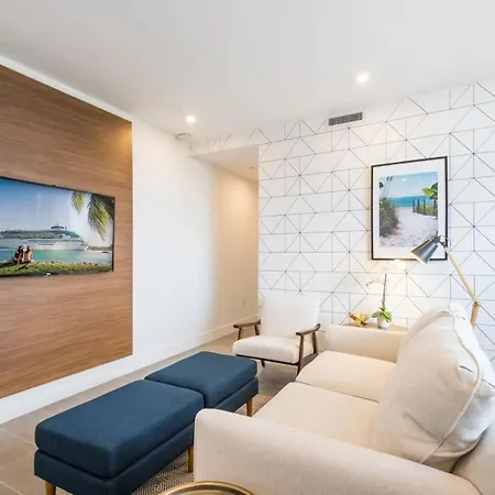 2Br South Beach | 5 Min To Beach | Modern & Cozy